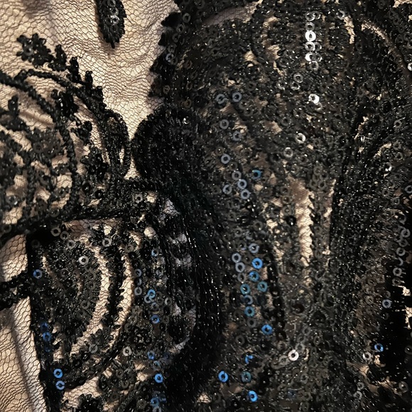 Sequined little black dress! - Picture 3 of 6